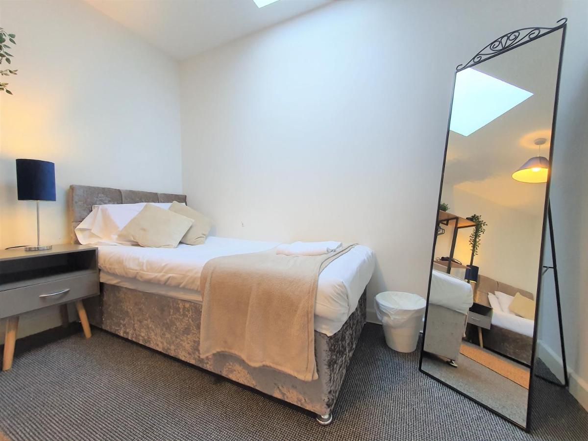 Thesiger Court Apartments - Free Private Parking - By Property Promise Cardiff Zewnętrze zdjęcie