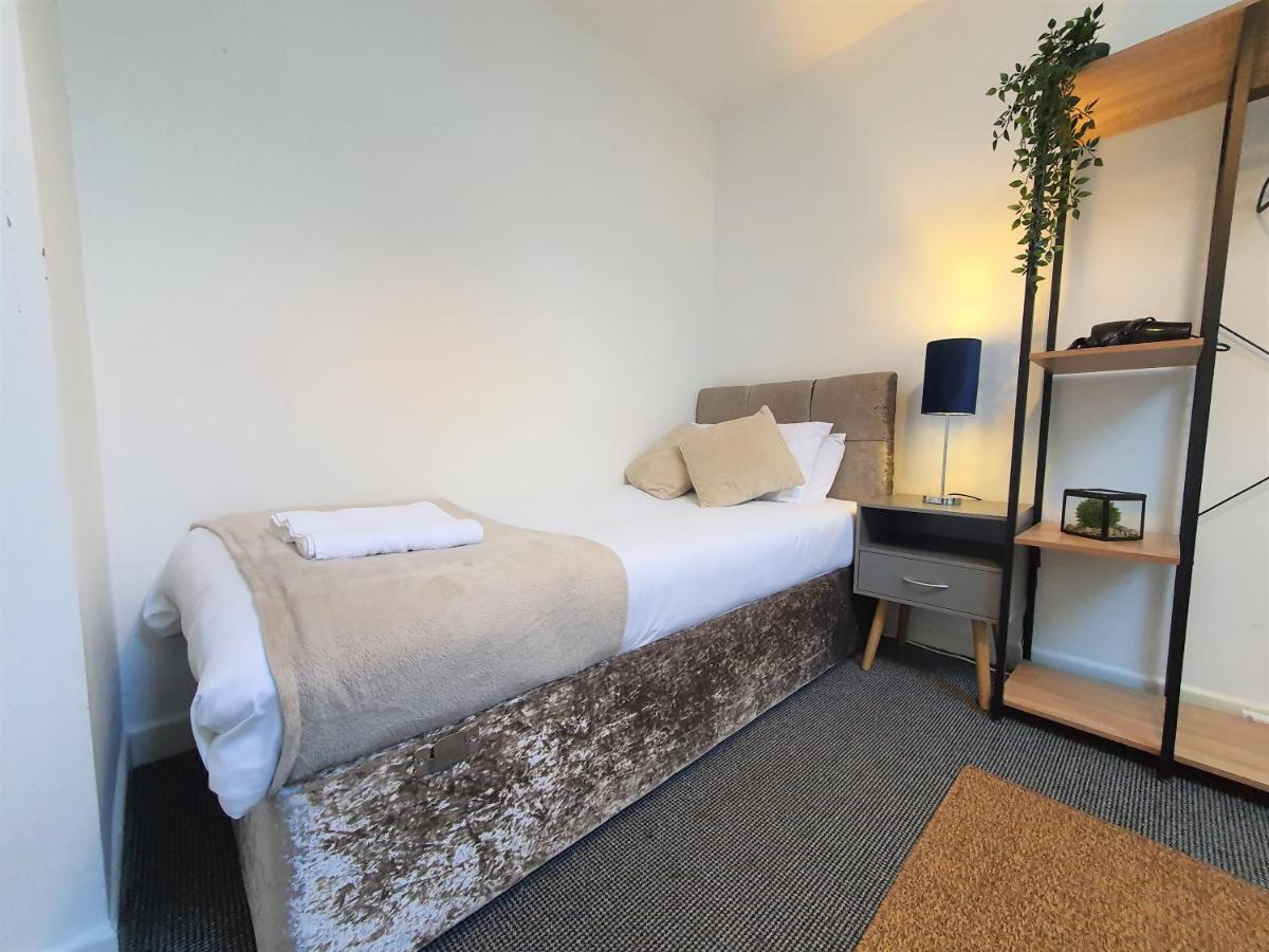 Thesiger Court Apartments - Free Private Parking - By Property Promise Cardiff Zewnętrze zdjęcie