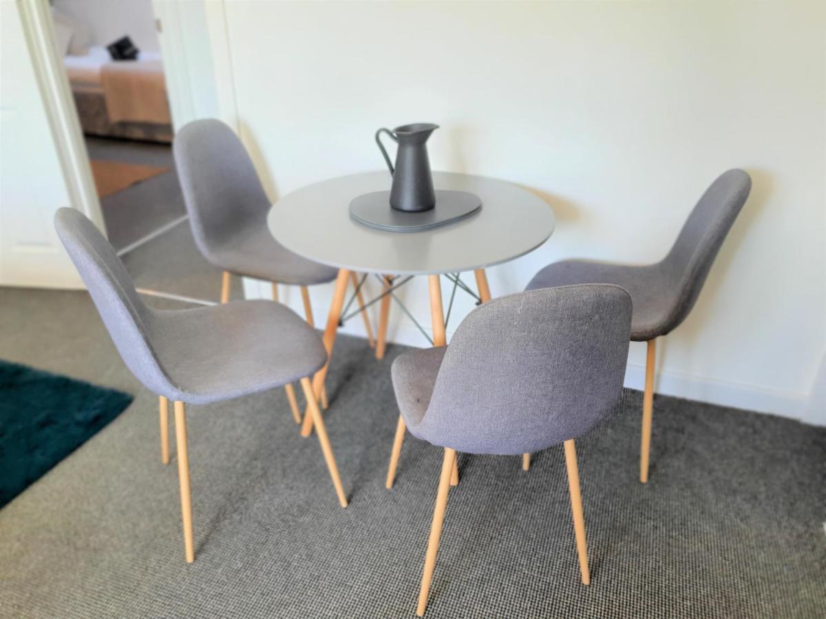 Thesiger Court Apartments - Free Private Parking - By Property Promise Cardiff Zewnętrze zdjęcie