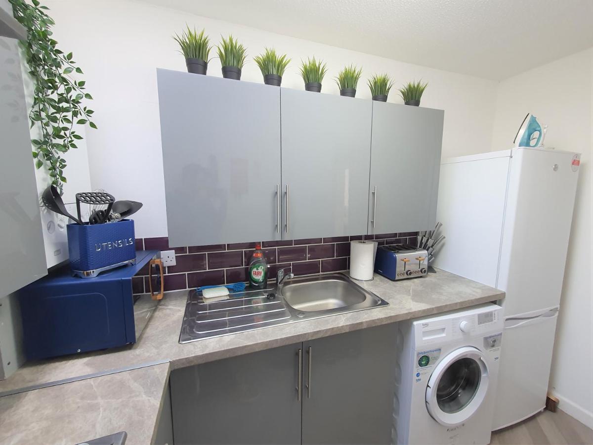 Thesiger Court Apartments - Free Private Parking - By Property Promise Cardiff Zewnętrze zdjęcie